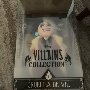 Disney Villains Collection: Cruella De Vil, 13-inch Collectible Plush